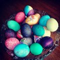 Во время весенних праздников случаются отравления как красителями для яиц, так и садовыми химикатами