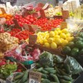 СРАВНЕНИЕ ЦЕН | 100 евро за килограмм. Какие сезонные овощи и фрукты предлагают таллиннские рынки и по каким ценам?