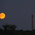 ФОТО: Прогулка полной Луны в небе над Кохтла-Ярве