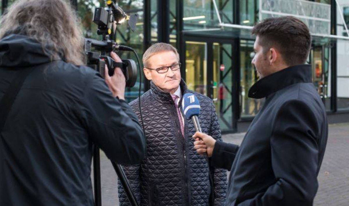 Riigihalduse minister Jaak Aab annab intervjuud PBK-le, mille reporteriks on üllatuslikult tema erakonnakaaslane, riigikogu liige Martin Repinski