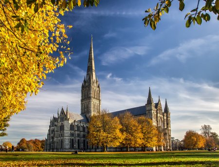 KÕRGEIM KOGU SUURBRITANNIAS: Salisbury katedraal kogu oma ilus. 