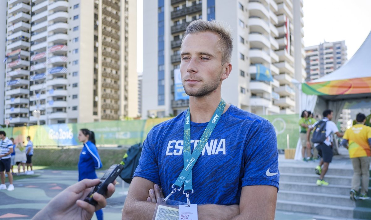Rasmus Mägi Eesti koondislaste pressikohtumisel Rio olümpiakülas.