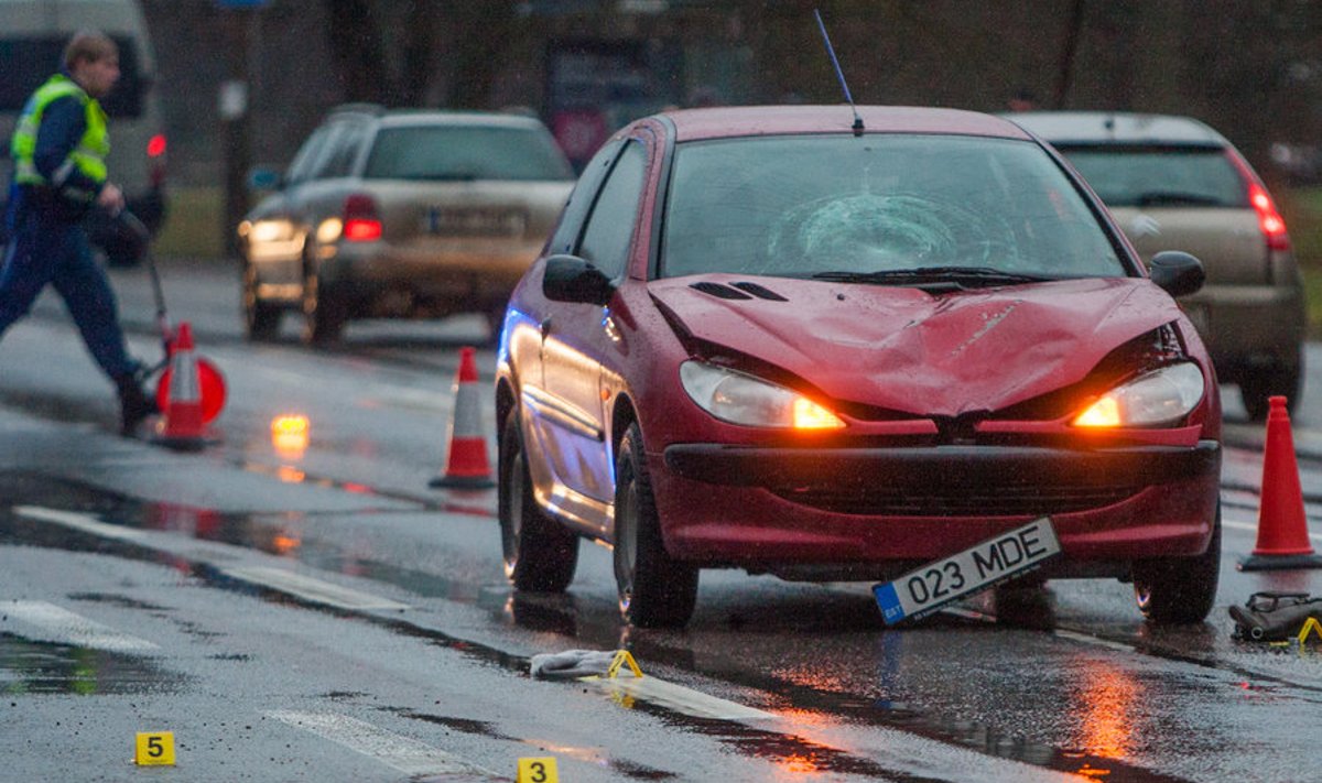 20. novembri hommikul kella 7 paiku juhtus Tallinnas Õismäel liiklusõnnetus, milles hukkus inimene. Järveotsa teel ülekäigurajal sõiduteed ületanud 70-aastane naine sai autolt löögi ja suri hiljem kiirabiautos. Autot juhtinud 35-aastane mees oli kaine.