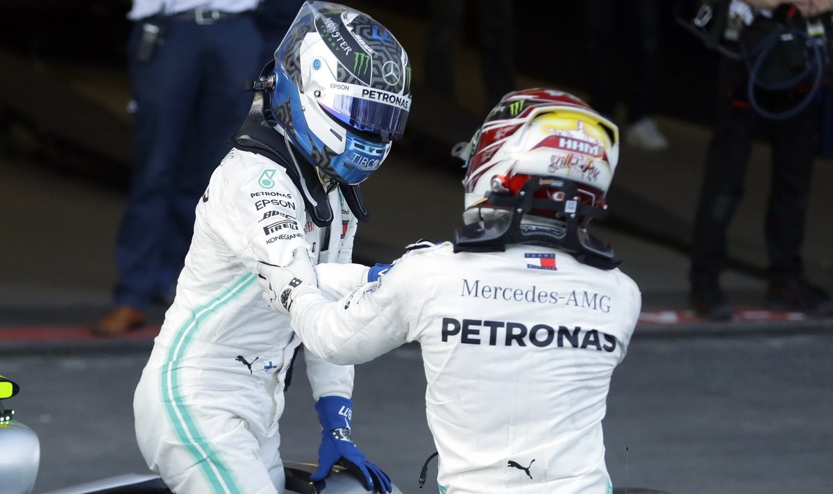 Mercedese duo Valtteri Bottas ja Lewis Hamilton on kõigilt neljalt etapilt noppinud kaksikvõidu.
