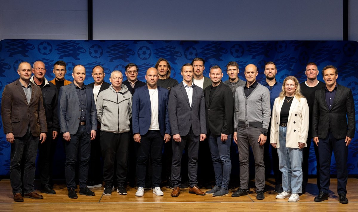 Eesti viiendal UEFA Pro kvalifikatsioonikursusel osalenud treenerid ja nende koolitajad.