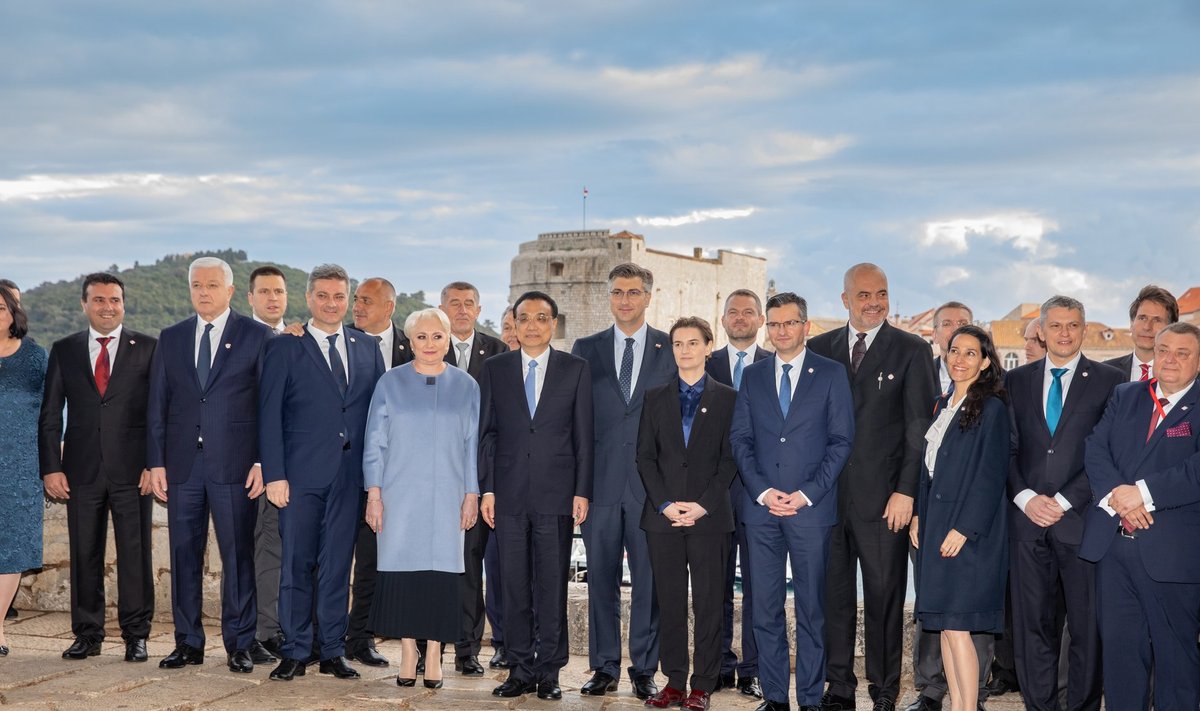 Hiina ning Ida- ja Kesk-Euroopa riigipead ja valitsusjuhid Dubrovikus 16+1 tippkohtumisel. Jüri Ratas on vasakult neljas.