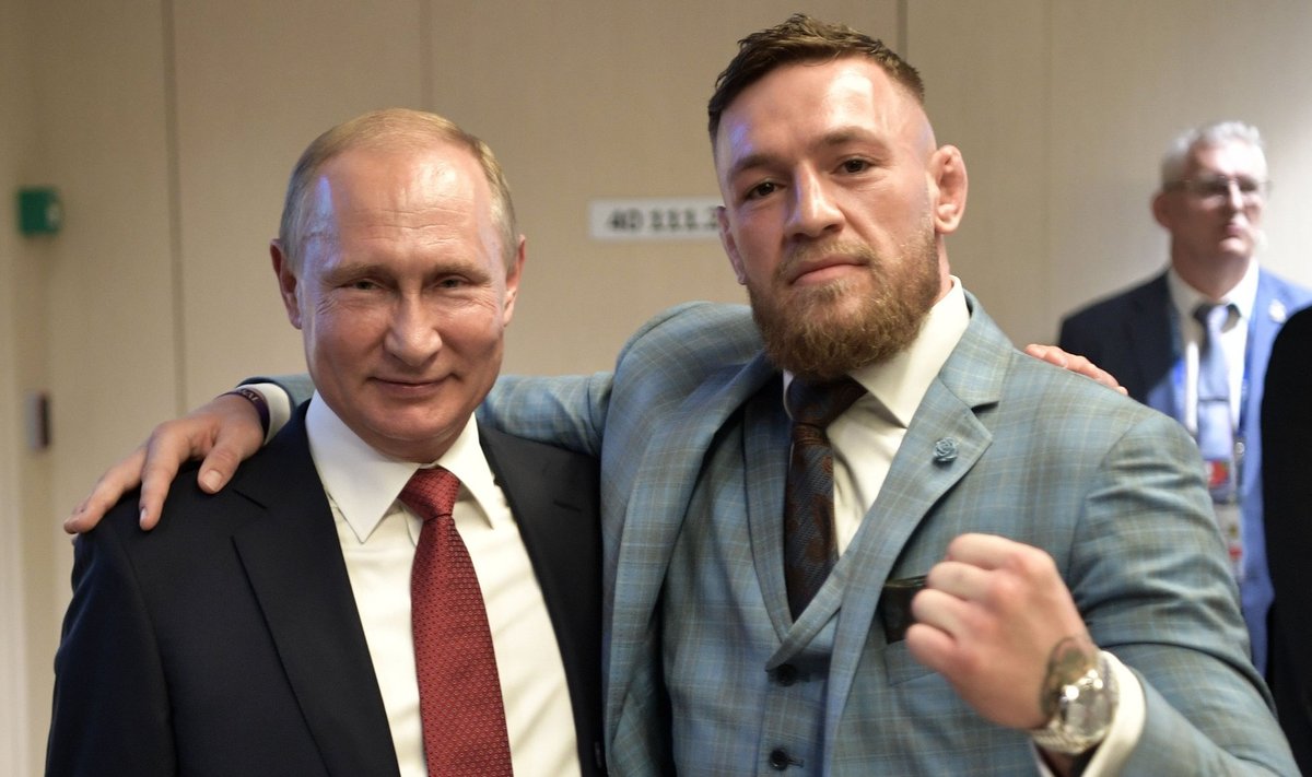 Conor McGregor jalgpalli MM-i finaalimängu ajal koos Venemaa presidendi Vladimir Putiniga.