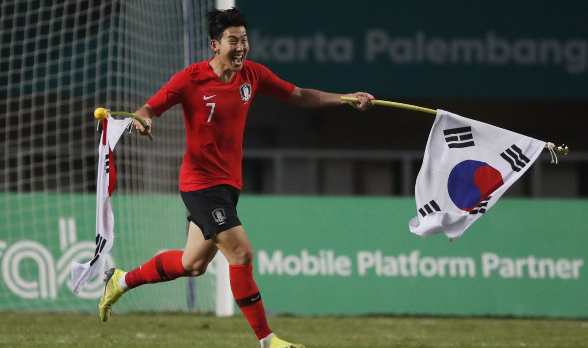 Heung-min Son tähistamas Aasia mängude võitmist