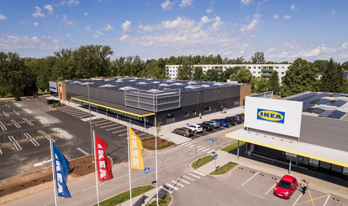 Paremal asub Ikea praegune Tartu planeerimisstuudio. Sügiseks kolitakse aga vasakpoolsesse majja, kus peaukse kohal on suurelt Masku logo.