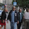 FOTOD: Tagasihoidlik staar? Teksakostüümis ja tossudes Itaalia lembelaulik Toto Cutugno saabus odavlennufirmaga Tallinnasse