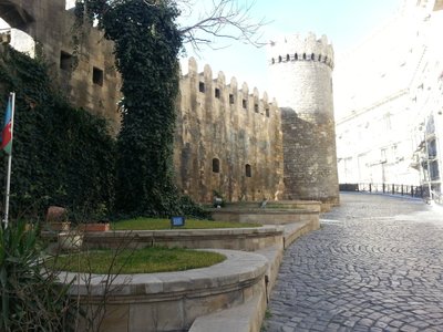 Bakuu linnamüür