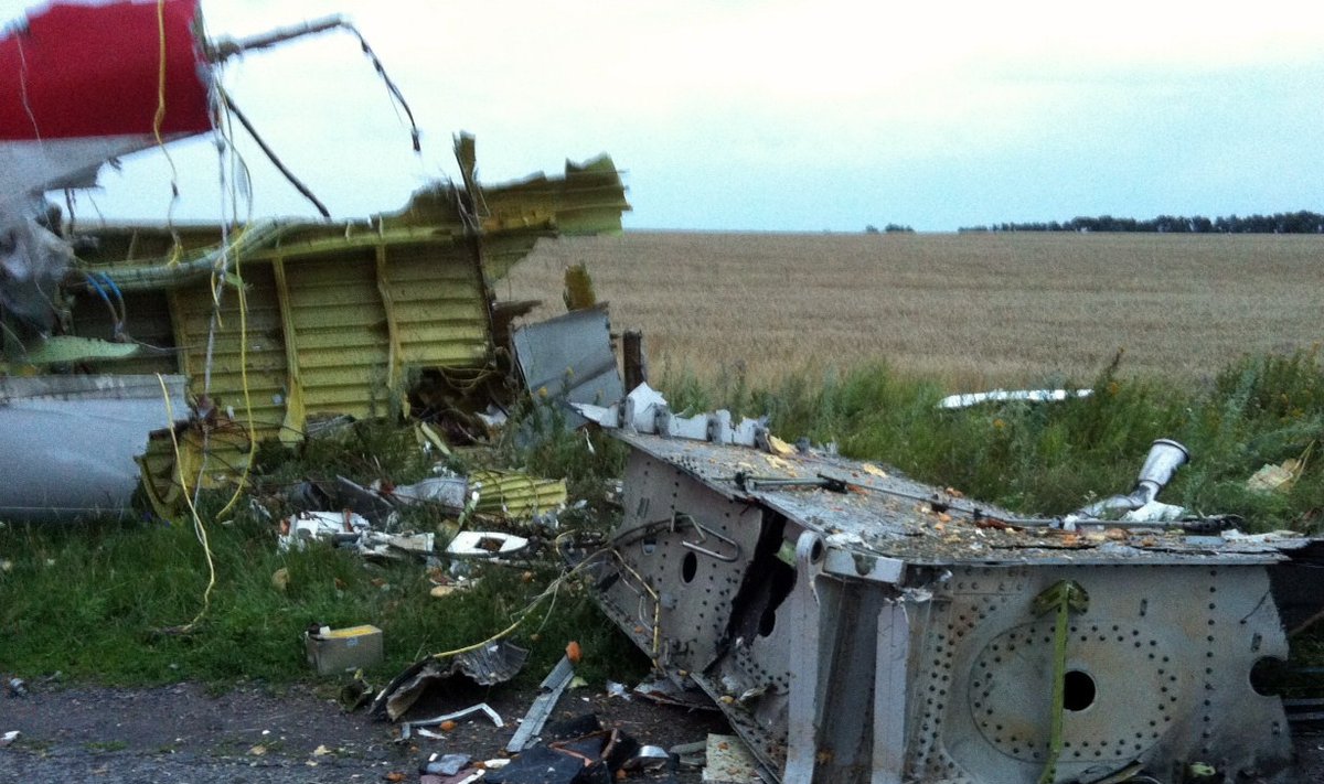 Malaisia reisilennuk kukkus Ukraina-Venemaa piiri lähistel alla juulis