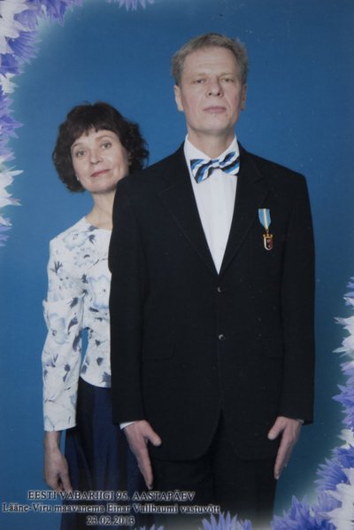 Riho ja Tamara Hütt aastal 2013 Lääne-Viru maavanema vastuvõtul. Riho rinnas on Rakvere teenetemärk.