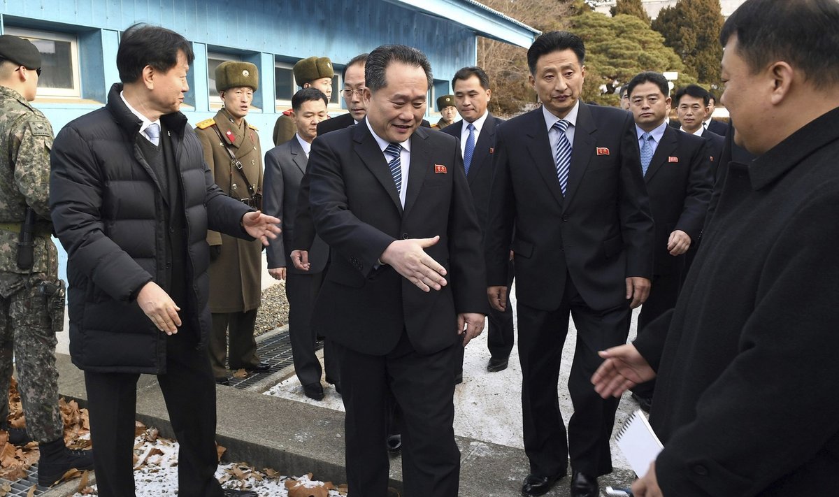 Põhja-Korea pealäbirääkija Ri Son-gwon võrdles eile kohtumisele saabudes Koreade vahel valitsevat õhkkonda pakaselise ilmaga.