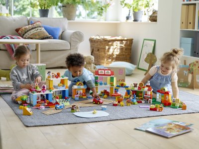 Lego Duplo komplektidest saadav inspiratsioon annab sinu lapsele võimaluse alustada teekonda oma loomingulises maailmas. Pea meeles olla lapsele toeks, motiveeri teda ja tunnusta tema pingutusi.