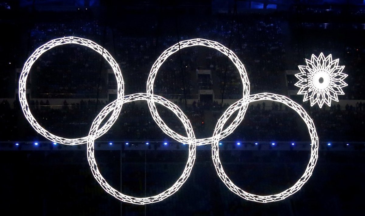 Sotši olümpia avatseremooniat jääb meenutama üks avanemata jäänud olümpiarõngas