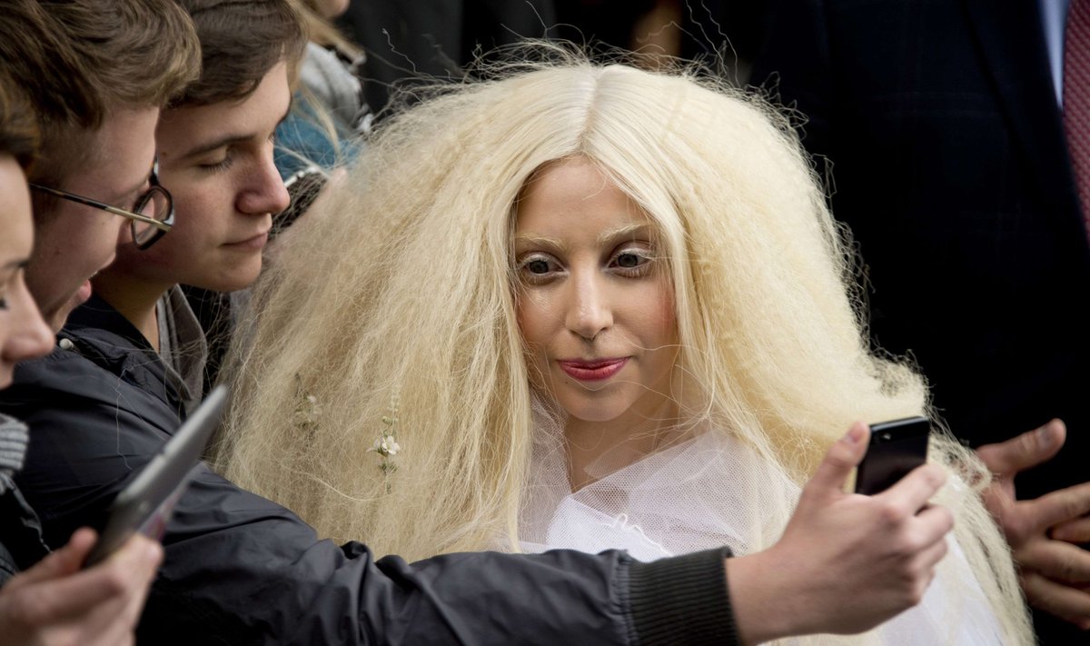Lady Gaga šokeerib kostüümidega Saksamaal