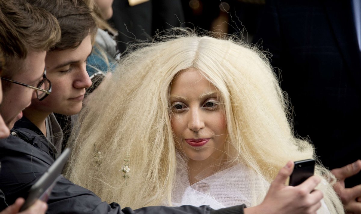 Lady Gaga šokeeris kostüümidega Saksamaal
