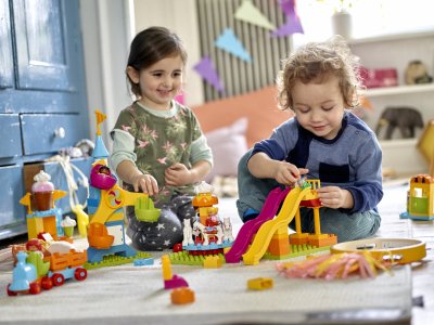 Lego Duplo komplektidest saadav inspiratsioon annab sinu lapsele võimaluse alustada teekonda oma loomingulises maailmas. Pea meeles olla lapsele toeks, motiveeri teda ja tunnusta tema pingutusi.