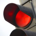 В Таллинне переходивший дорогу на красный свет мальчик попал под грузовик