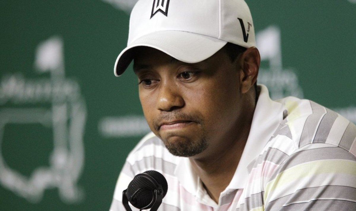 Tiger Woods pauses as he speaks at his news conference following his practice round for the 2010 Masters golf tournament at the Augusta National Golf Club in Augusta, Georgia, April 5, 2010.    REUTERS/David J. Philip/Pool (UNITED STATES - Tags: SPORT GOLF IMAGES OF THE DAY)