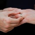 Kas õpitoetus paneb noored massiliselt abielluma?