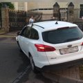 ФОТО И ВИДЕО | В Минске автомобиль протаранил ворота посольства России