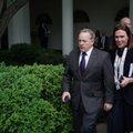 Washington Posti parandus: Valge Maja pressisekretär Spicer ei peitnud end mitte põõsastes, vaid põõsaste vahel