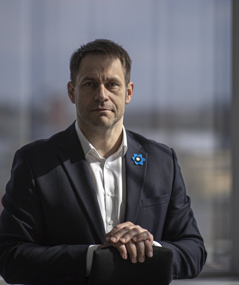 Elmar Vaher lahkub politseijuhi kabinetist 2. mail. Märtsikuus kapolt ja prokuratuurilt kahtlustuse saanud Vaher pidu pidama ei hakka, ehkki pikk politseikarjäär annaks selleks kuhjaga põhjust.