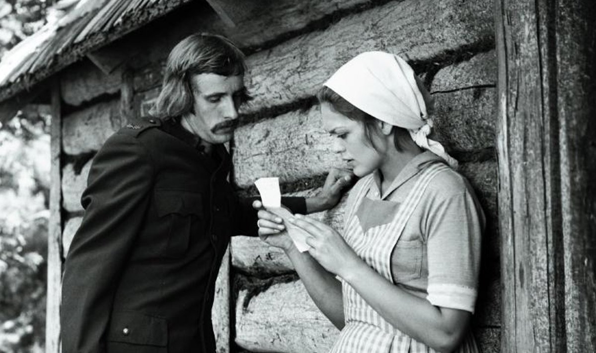 Veera Saare "Ukuaru" traagilise kangelanna Minna saatuse tõi üliosavalt ekraanile Elle Kull. Filmi lavastas Leida Laius 1973. aastal. 