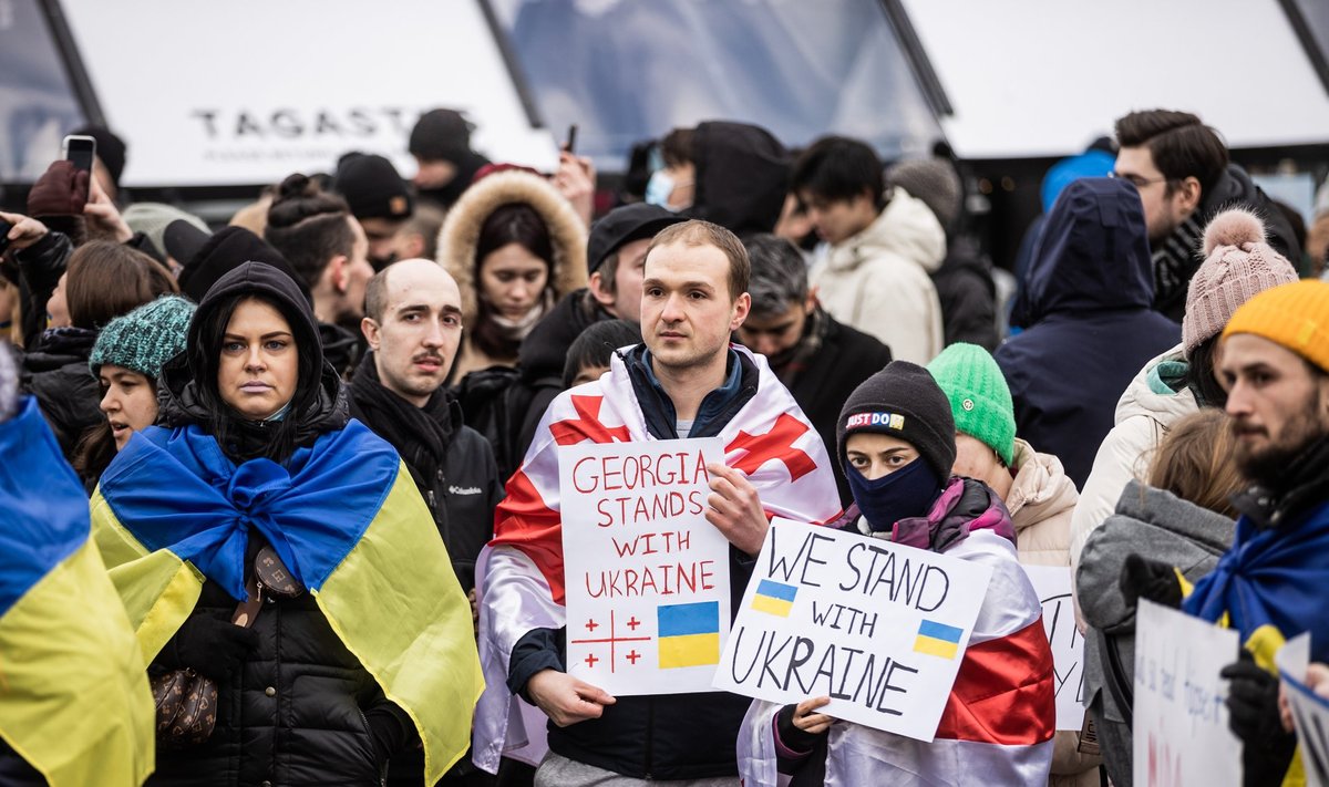 Inimesed avaldavad Tartus toetust Ukrainale