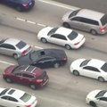 VIDEO: Elu kui videomängus! Kurjategija auto põgeneb USA-s läbi liiklusummiku jälitajate eest