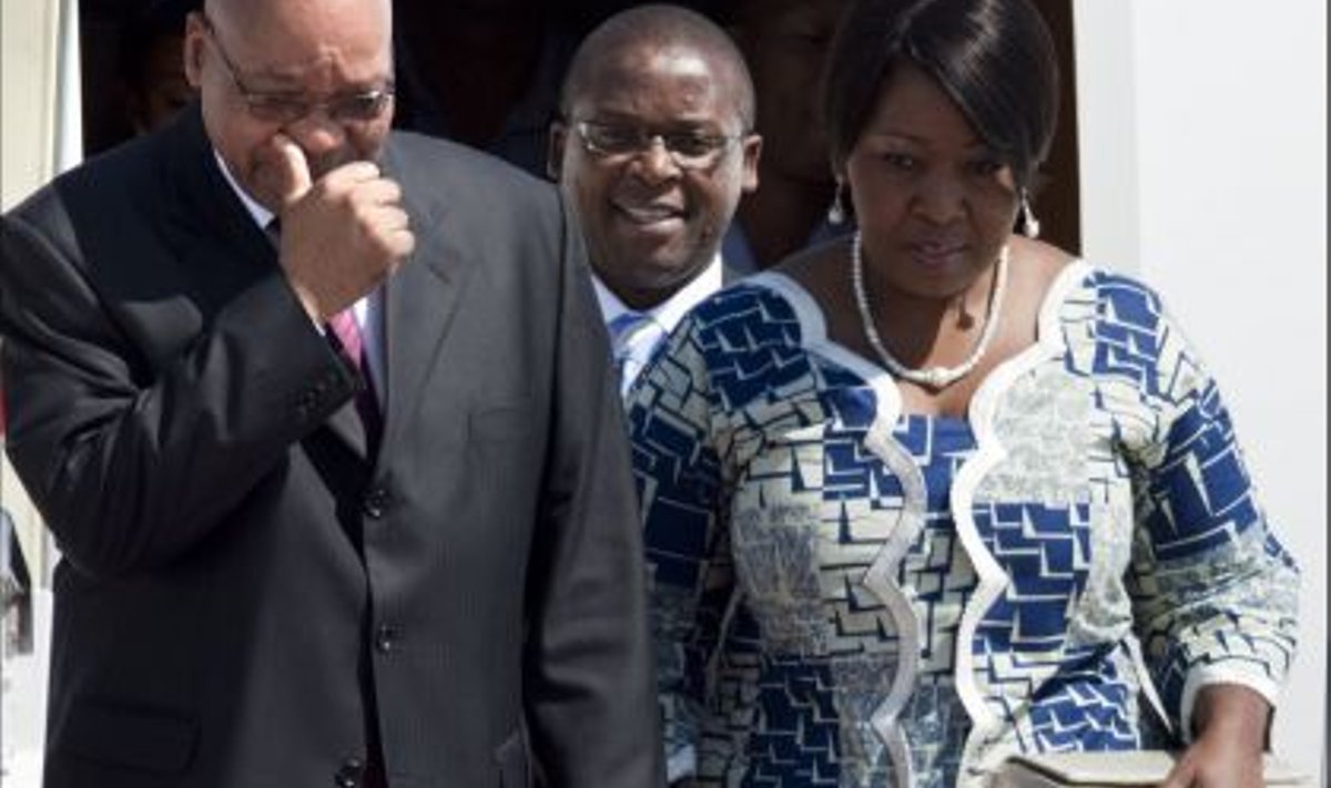 Jacob Zumi ja üks naistest Nompumelelo Ntul
