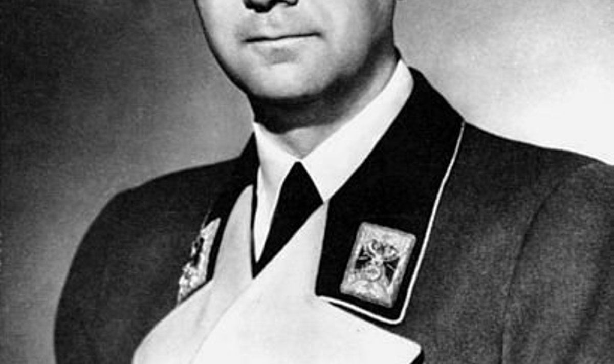File source: https://commons.wikimedia.org/wiki/File:Bundesarchiv_Bild_183-1985-0723-500,_Alfred_Rosenberg.jpg