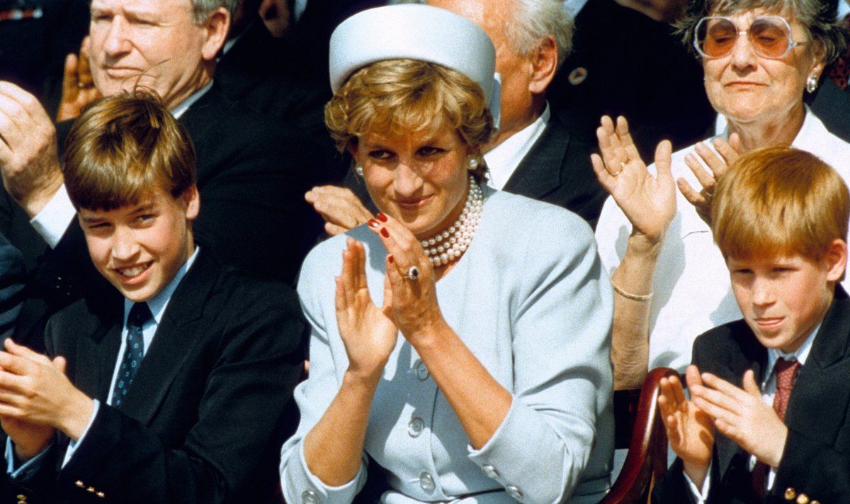 Printsess Diana koos printside Williami ja Harryga.