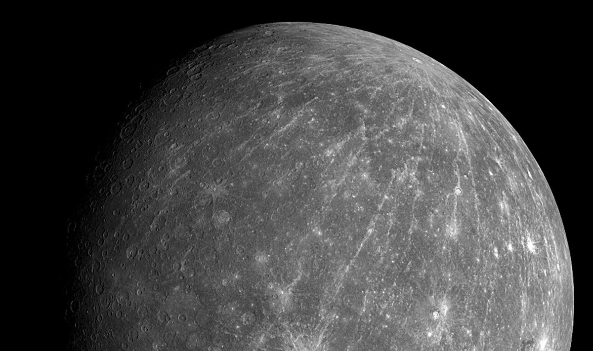 Haruldane möödumine: Merkuur sõuab homme pisikese musta täpina Päikesest mööda. 