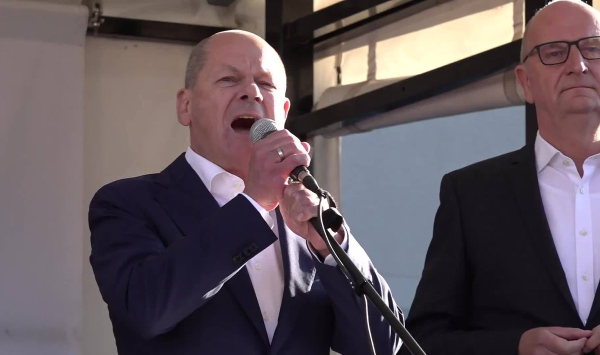 Olaf Scholz esineb parteikaaslastele.