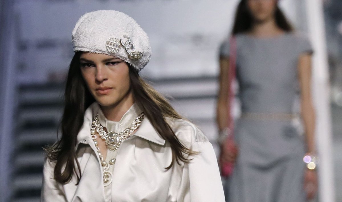 Chanel Cruise’i moe-kollektsioonis oli ohtralt barette ning nii mõnigi neist kaunistatud.
