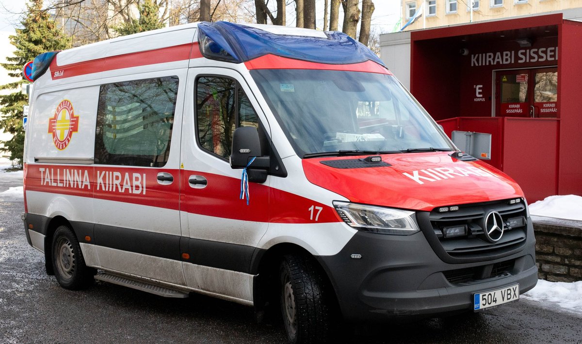 Kiirabi viis võõraid rünnanud mehe haiglasse. Ohvrid said sündmuskohal esmaabi. Pilt on illustreeriv.