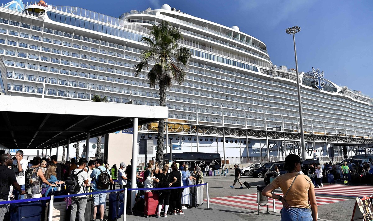 Laev nagu väike linn. Tänavu prognoositakse Barcelonasse rekordarvu ristlusturiste.