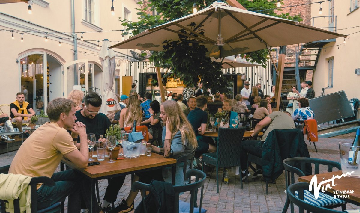 Lisaks peakelneri ja sommeljee Kalvi kokku pandud üllatavale veinivalikule pakub Vint Veinibaar & Tapas peakokk Teet Unger külalistele tervet rida tapa’seid.