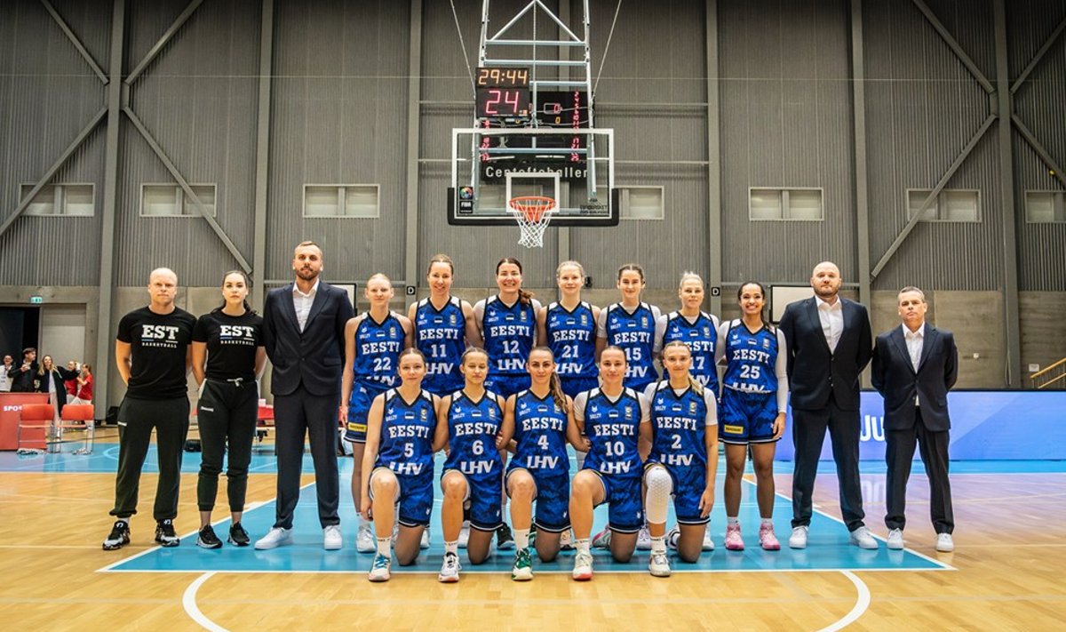 Eesti naiste korvpallikoondis enne mängu Taaniga