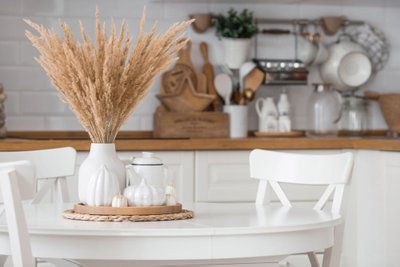 Still-life.,Dried,Pampas,Grass,In,A,Vase,,White,Ceramic,Pumpkins,