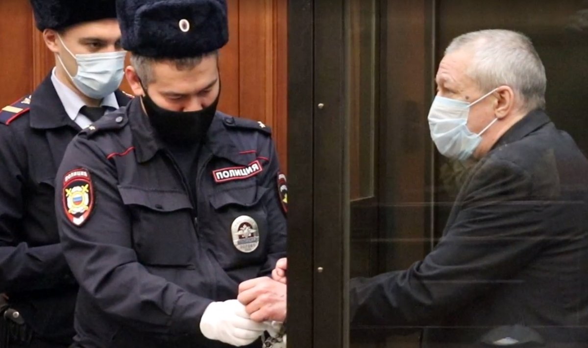 Moscow court hearing into actor Mikhail Yefremov's case