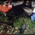 VIDEO: Uus salvestus näitab Ida-Ukraina mässulisi sorimas alla tulistatud lennuki reisijate pagasis