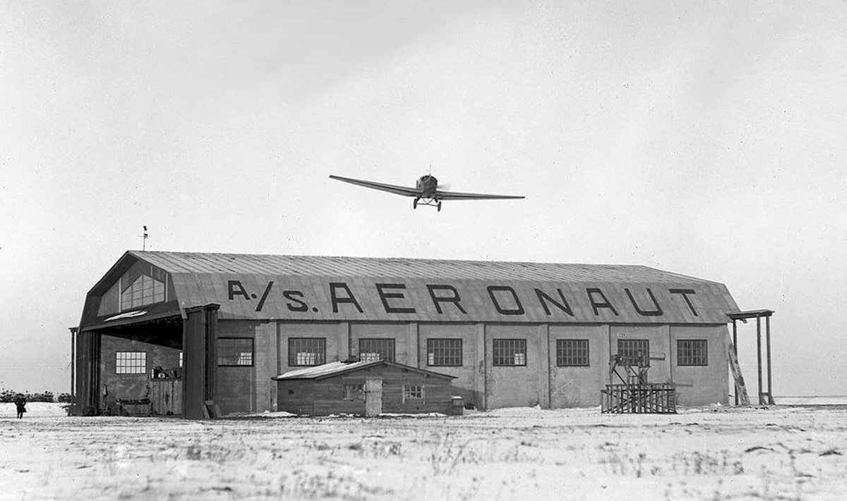 Reisilennunduse algus: Eesti Õhusõidu Aktsiaseltsi Aeronaudi angaar Lasnamäe aerodroomil. 1920. aastate teine pool. 