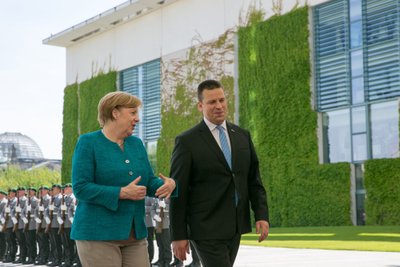 Angela Merkel tunnustas Eestit pagulaste aitamise eest.