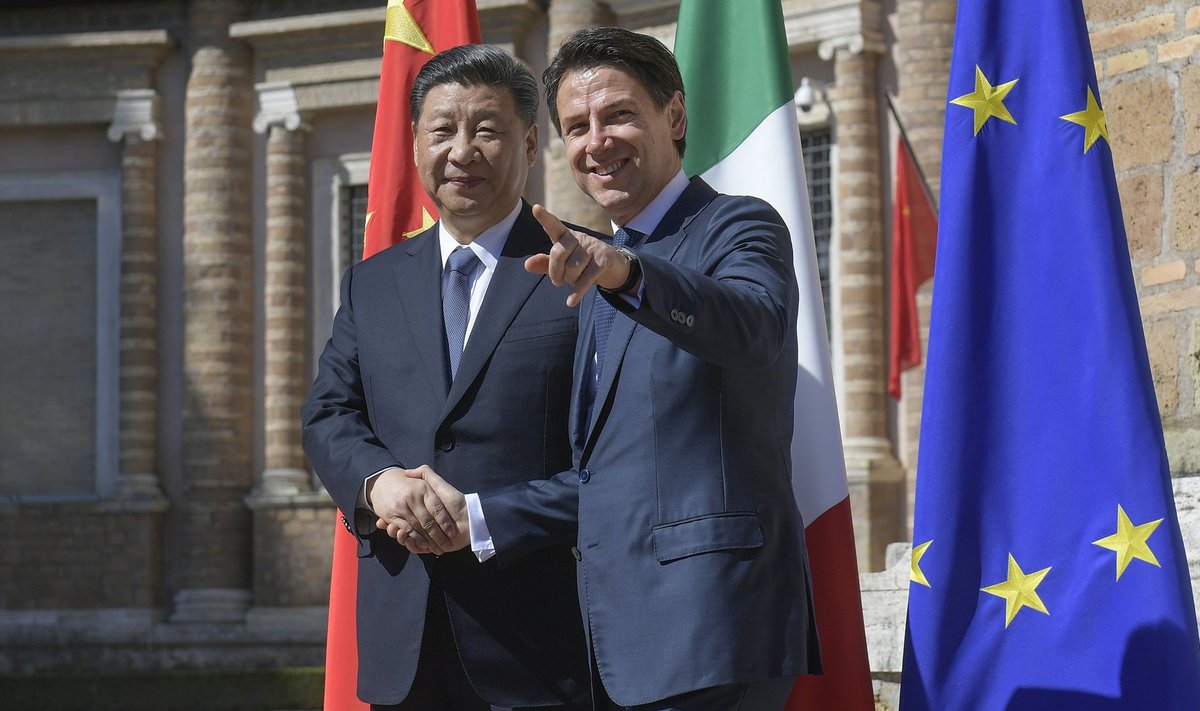 Itaalia peaminister Giuseppe Conte säras üleeile Roomas rõõmust, olles allkirjastanud Hiina presidendi Xi Jinpingiga Uue Siiditee memorandumi. EL ja USA pole Itaalia otsusest eriti heal arvamusel.