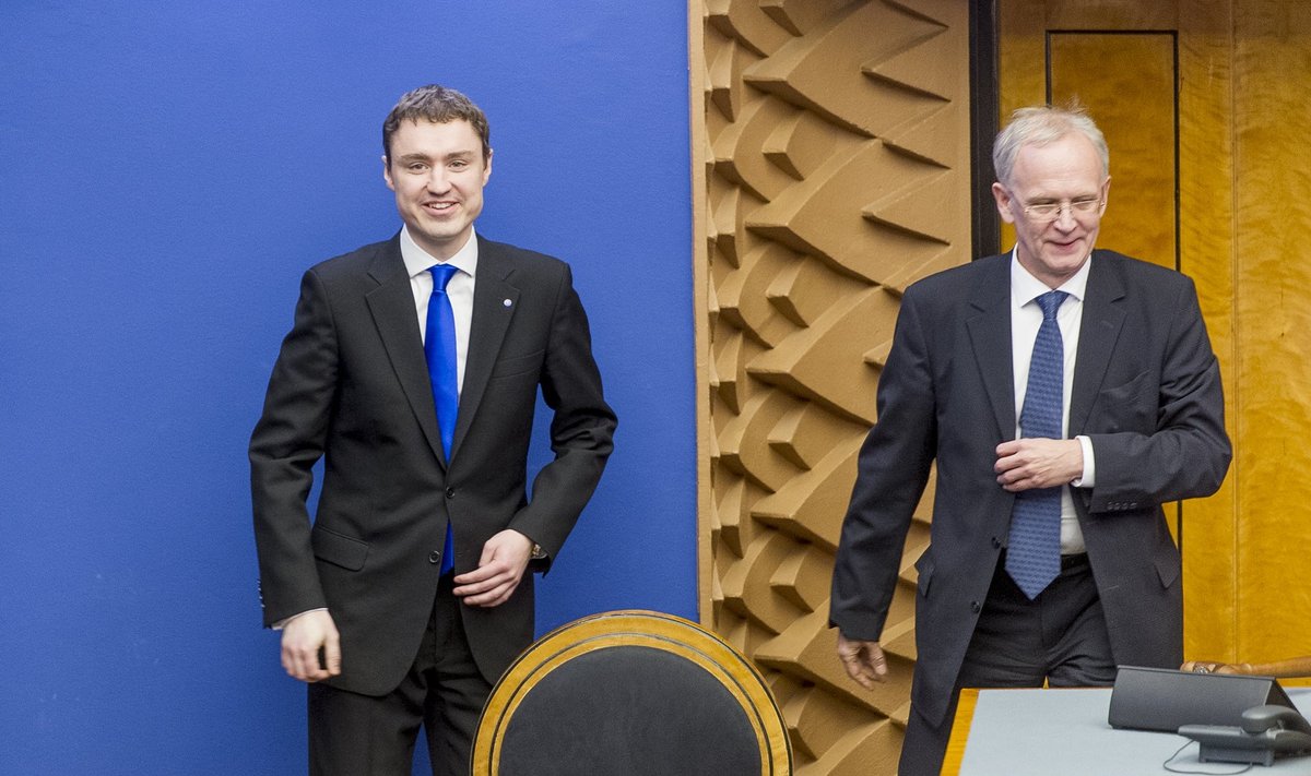 Peaminister Taavi Rõivas ja spiiker Eiki Nestor ametivande andmisel riigikogus 2014