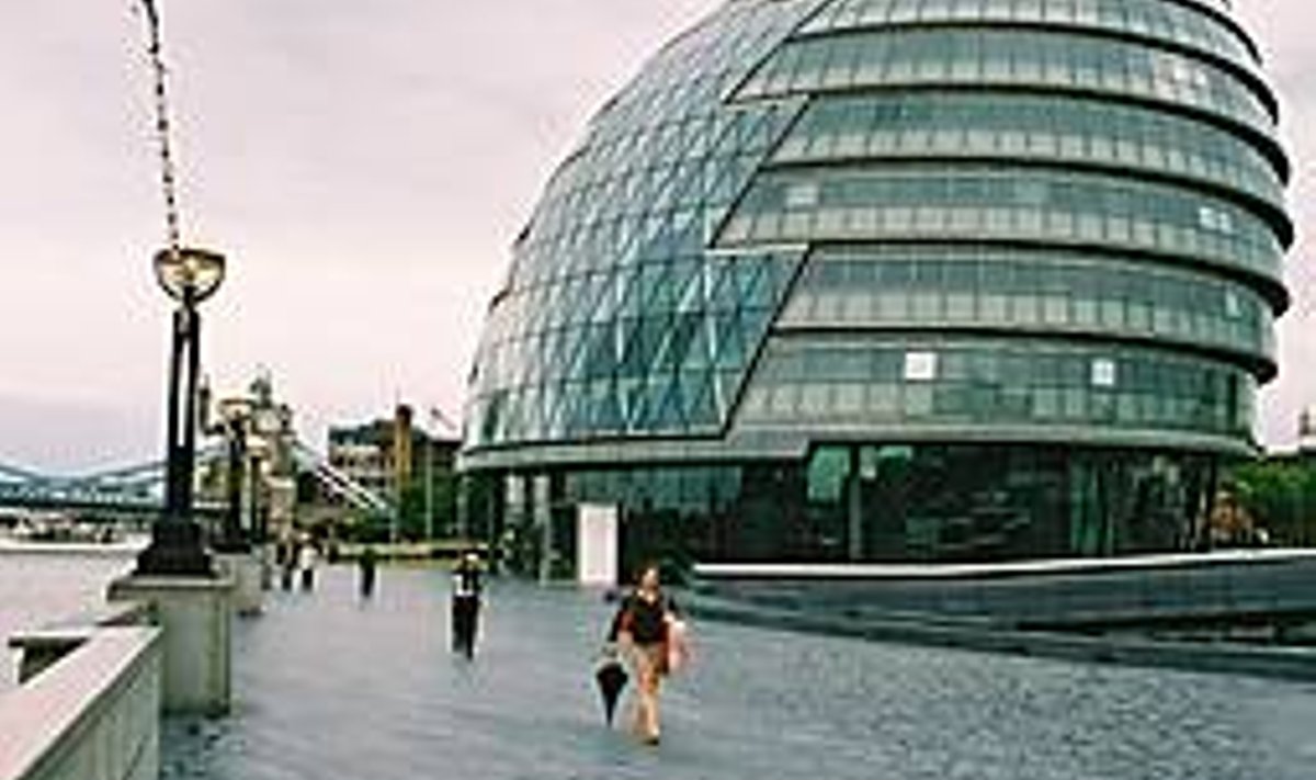 PALUN VÕTKE EESKUJU: Lord Norman Fosteri projekteeritud Londoni uus linnavalitsuse hoone. Rahvusvahelise arhitektuurikonkursi võidutöö. Efektne maamärk ­Thamesi kaldal. RAIVO KOTOV